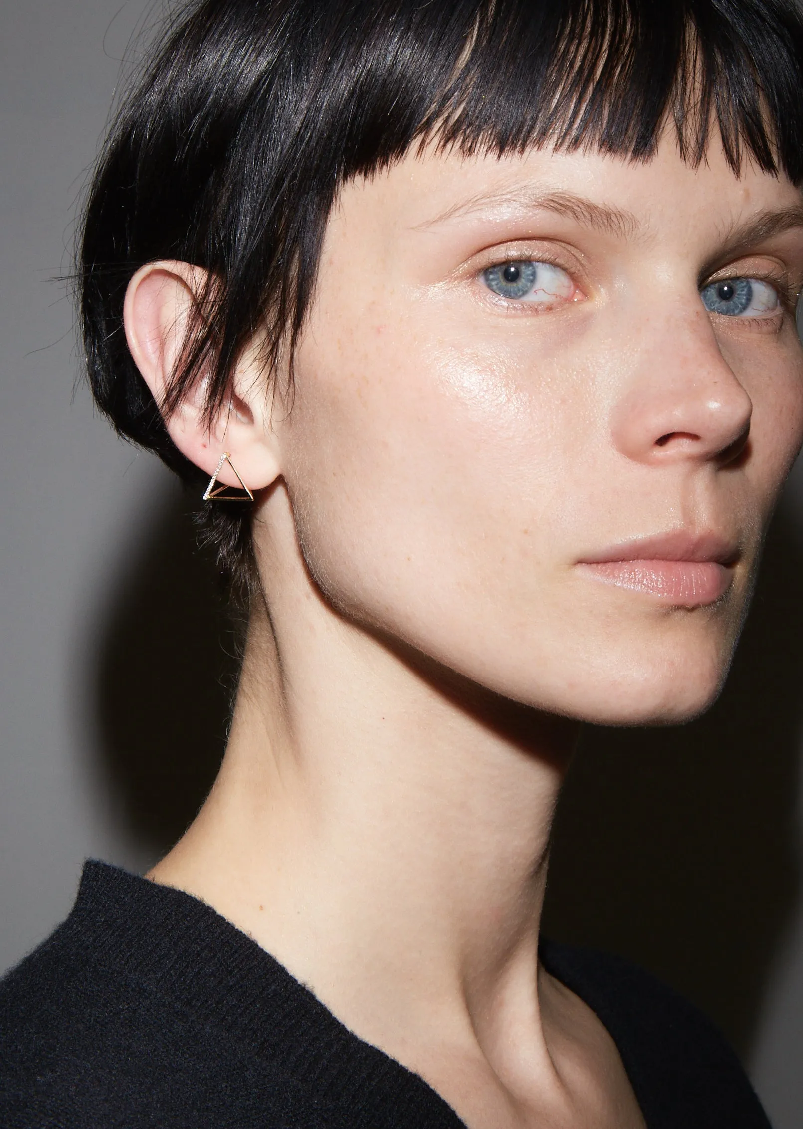 15MM 3D TRIANGLE EARRING WITH DIAMONDS