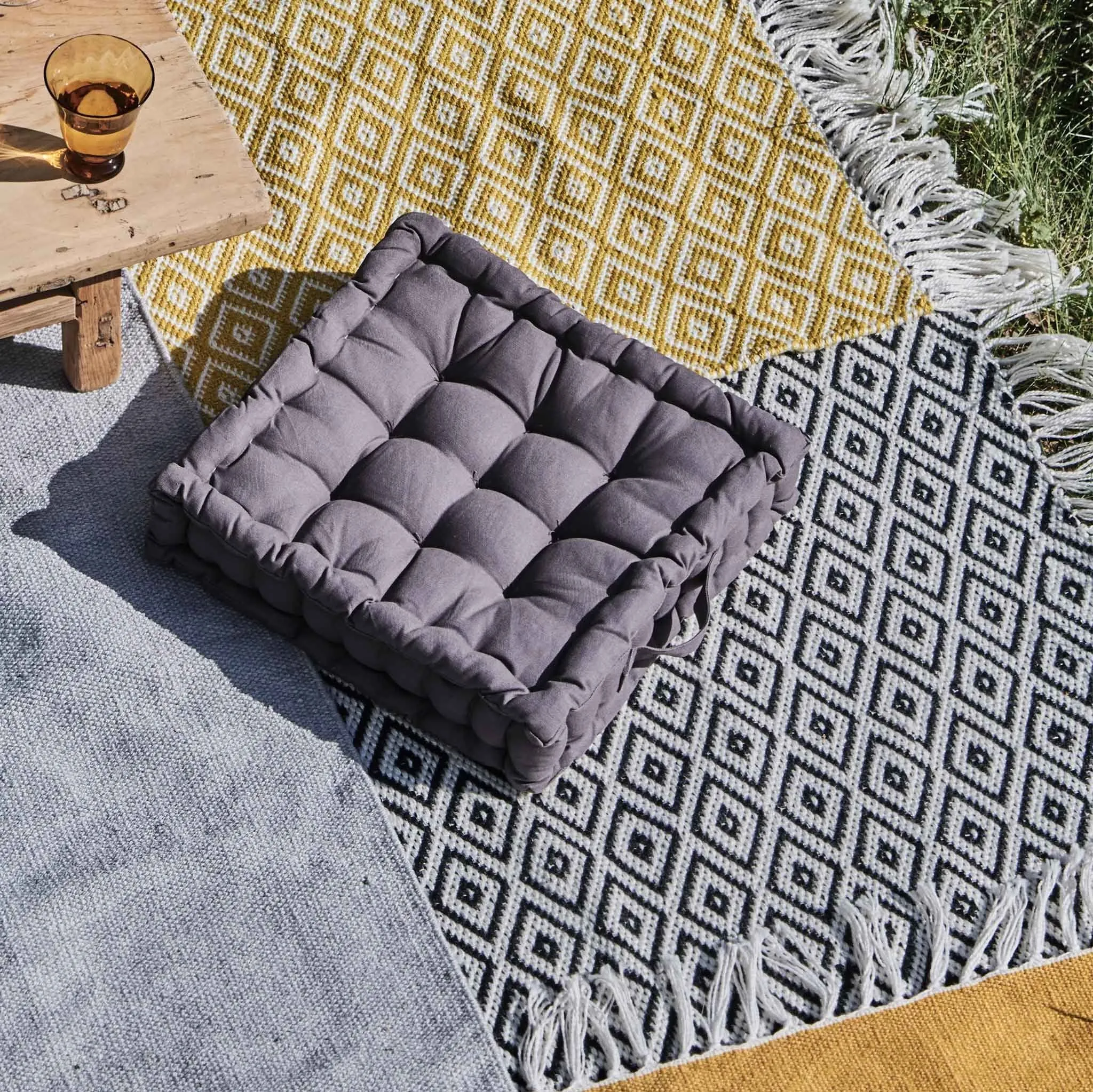 Barota Outdoor Rug [Black/White]
