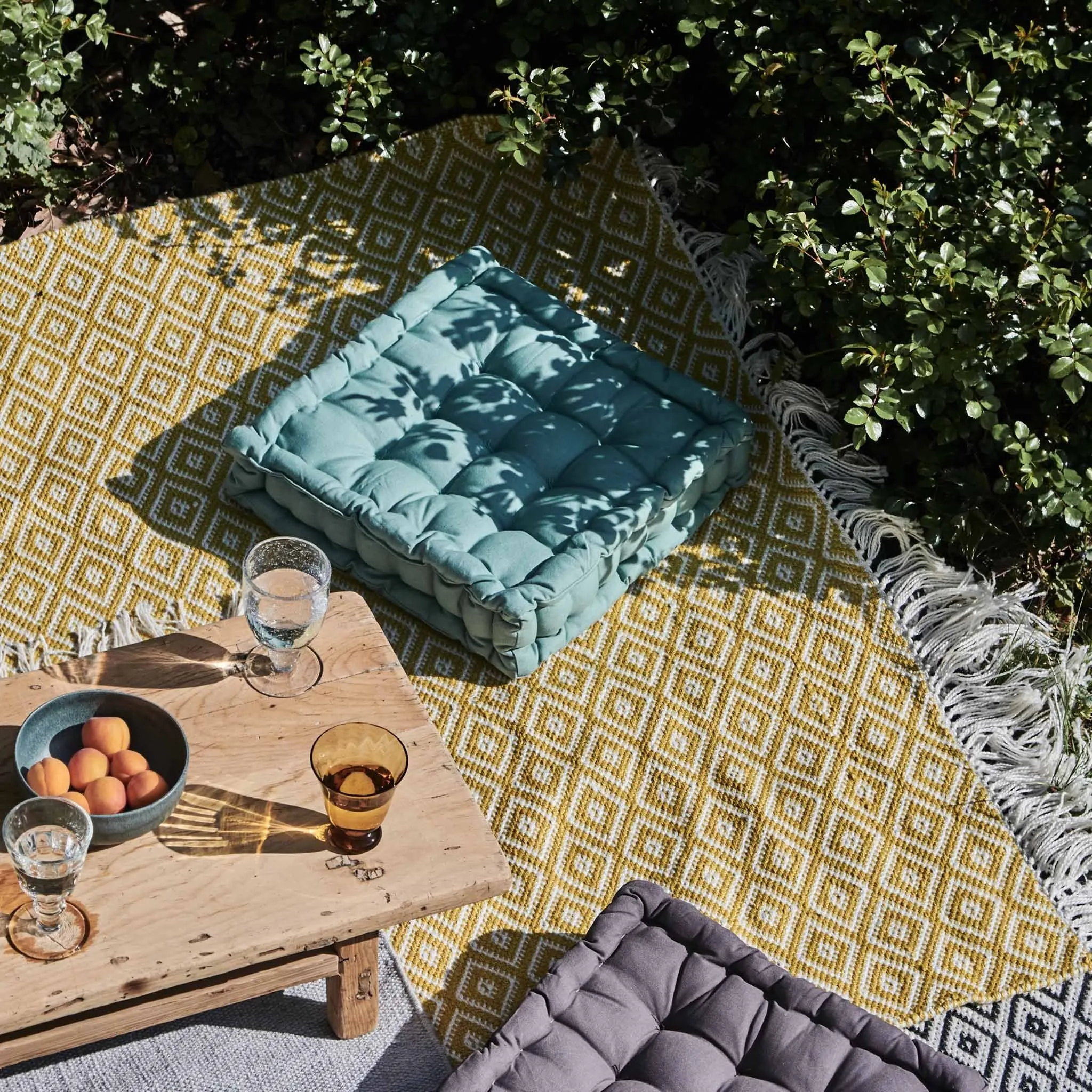 Barota Outdoor Rug [Bright mustard/White]